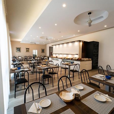 Hotel Dafne Punta Marina Exterior photo